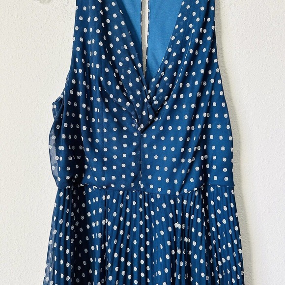 Eva Franko Blue W/ White Embroidered Flower Pleated Midi Dress - Picture 2 of 5